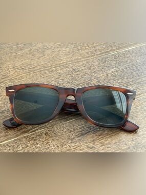 Vintage Ray-Ban Wayfarer Men's Tortoiseshell Frame Sunglasses with Dark Lenses